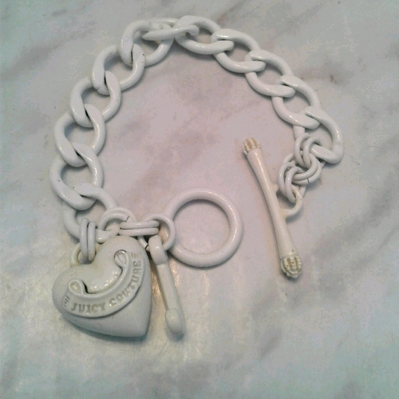 Juicy Couture Jewelry - Juicy Couture Bracelet Chain Chunky Heart pendant